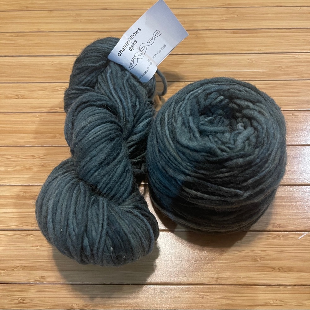 NWT Chasing Rainbows Dyeworks bulky chunky green wool yarn handspun 2 skeins